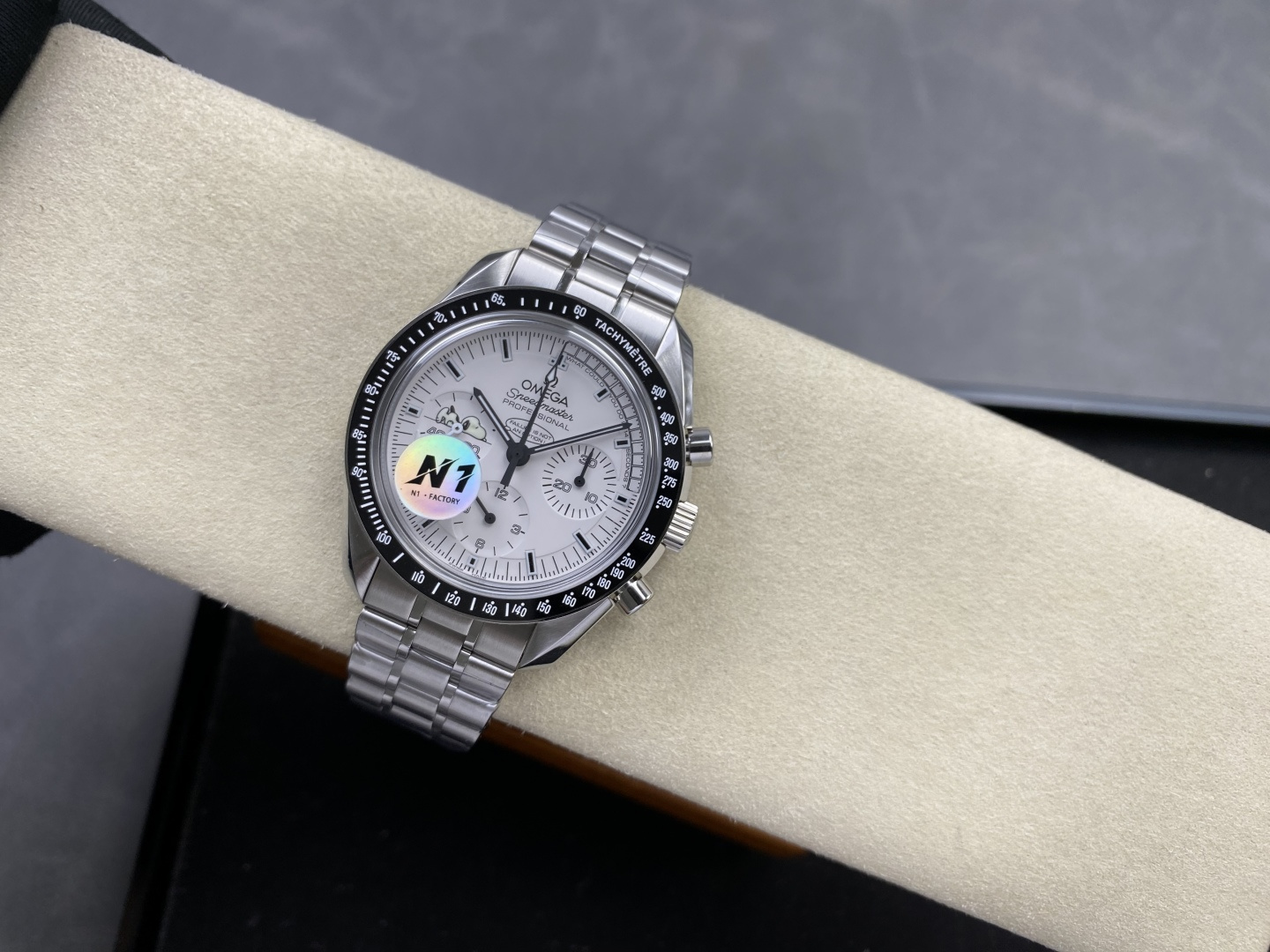 Omega Speedmaster Snoopy 0ED1D7 1:1 Superclone - Image 2