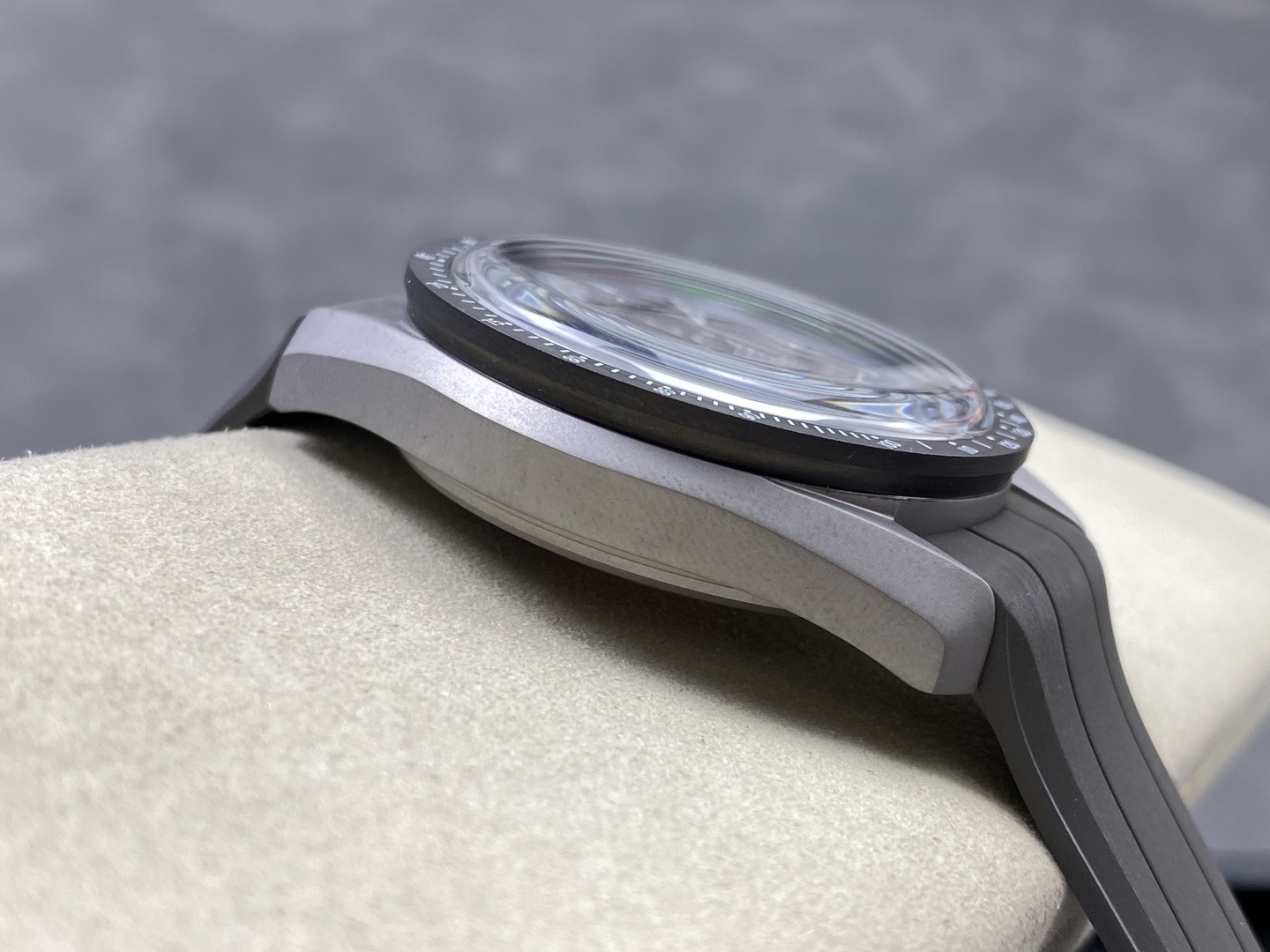 Omega Speedmaster Grey Side of the Moon Apollo 8 CAEDC7 1:1 Superclone - Image 2