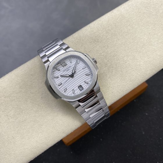 Patek Philippe Nautilus Date. Seconde Au Centre 7118/1A-011 1:1 Superclone