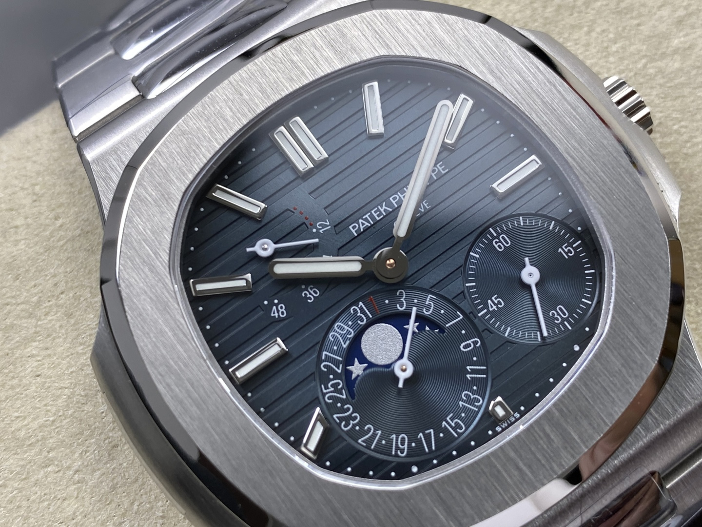 Patek Philippe Nautilus 5712 Rose-gold tone Gold dial 40 mm Moon phase WS Factory Configuration ACD19D 1:1 Superclone - Image 11