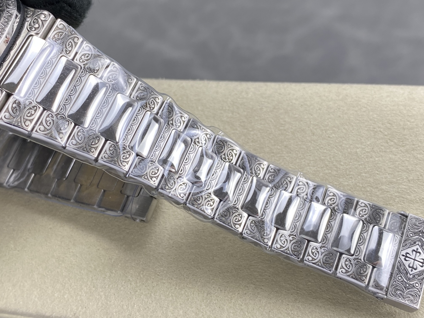 Patek Philippe Nautilus Stainless steel Gray dial 40 mm Automatic Configuration FF7590 1:1 Superclone - Image 17