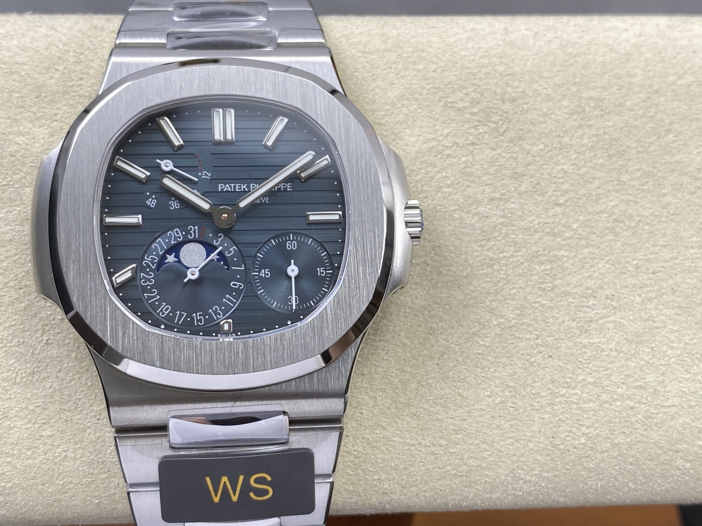 Patek Philippe Nautilus 5712 Rose-gold tone Gold dial 40 mm Moon phase WS Factory Configuration ACD19D 1:1 Superclone - Image 6