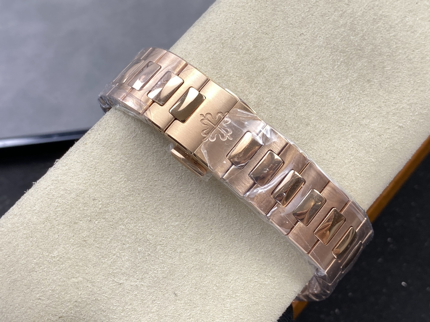 Patek Philippe Nautilus 5712R 1:1 Superclone - Image 13