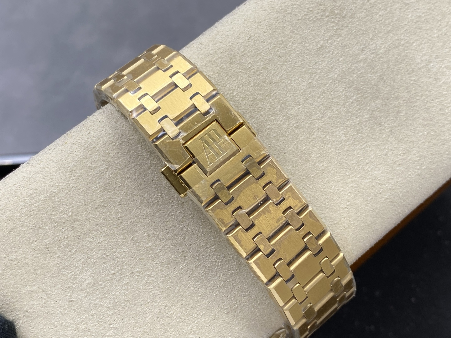 Audemars Piguet Royal Oak 15513 Gold 41 mm Configuration 56E829 1:1 Superclone - Image 4