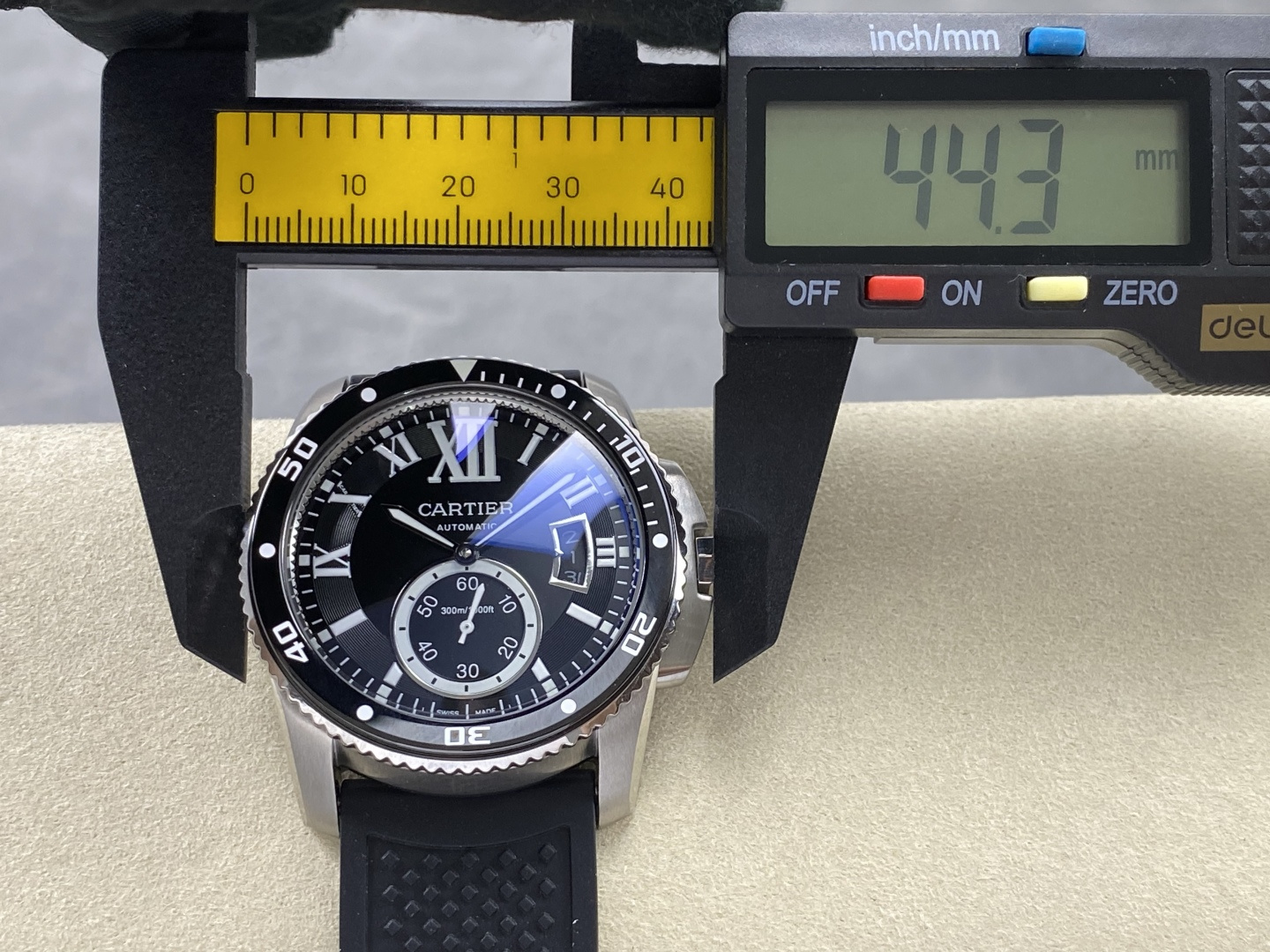 Cartier Calibre de Cartier Diver Stainless steel Rubber strap 42 x 11 mm Configuration 9AFBBF 1:1 Superclone - Image 9