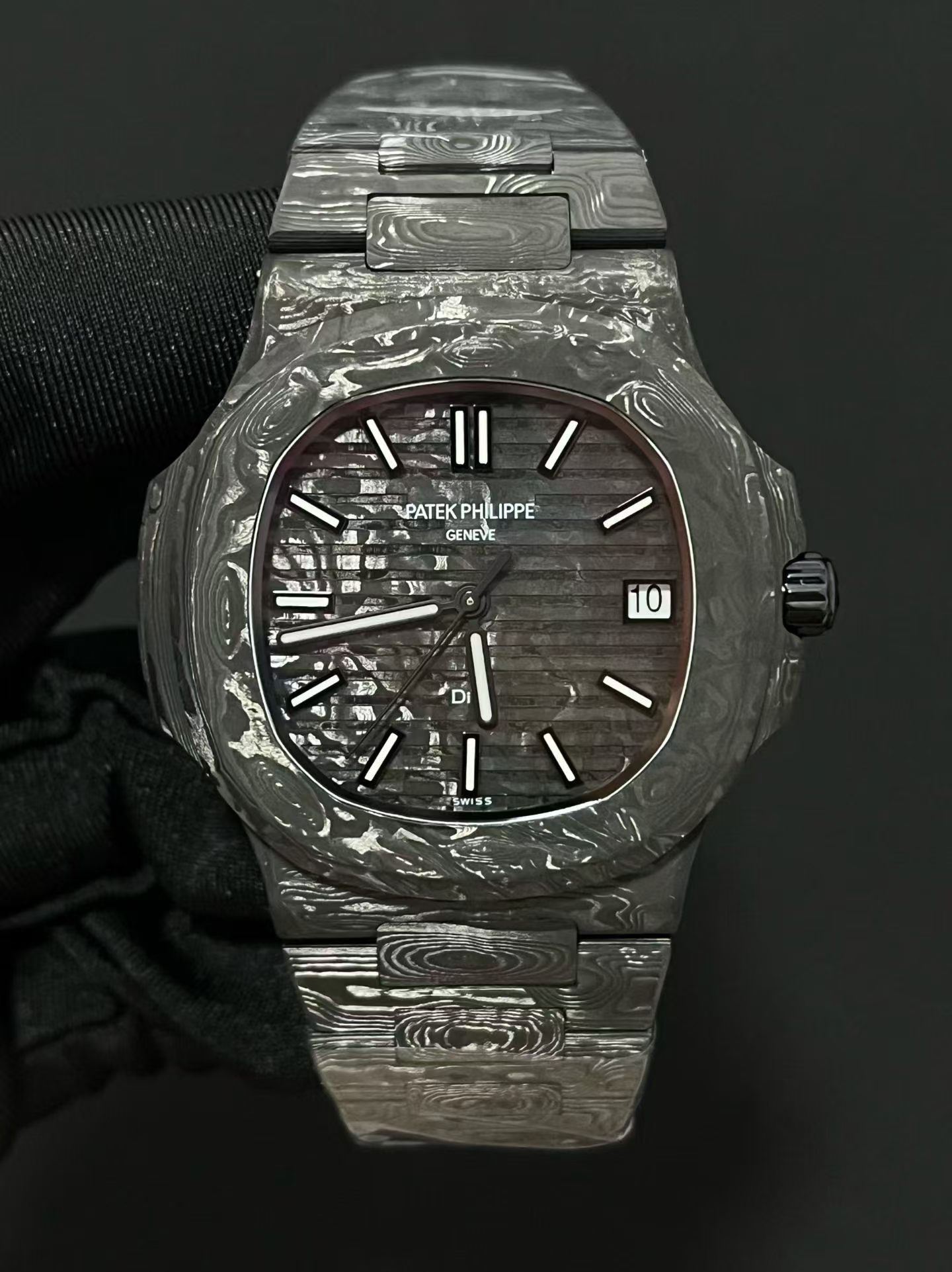 Patek Philippe Nautilus 5711 DiW All Carbon Gris 1:1 Superclone - Image 3