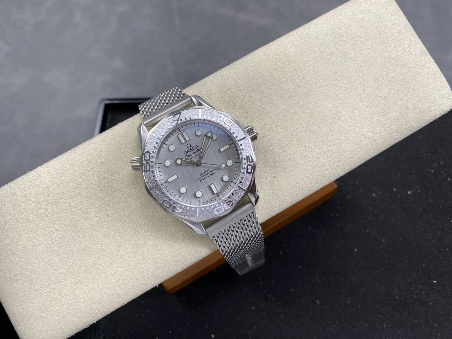 Omega Seamaster Diver 300M Stainless steel Black Configuration A7EC03 1:1 Superclone - Image 4