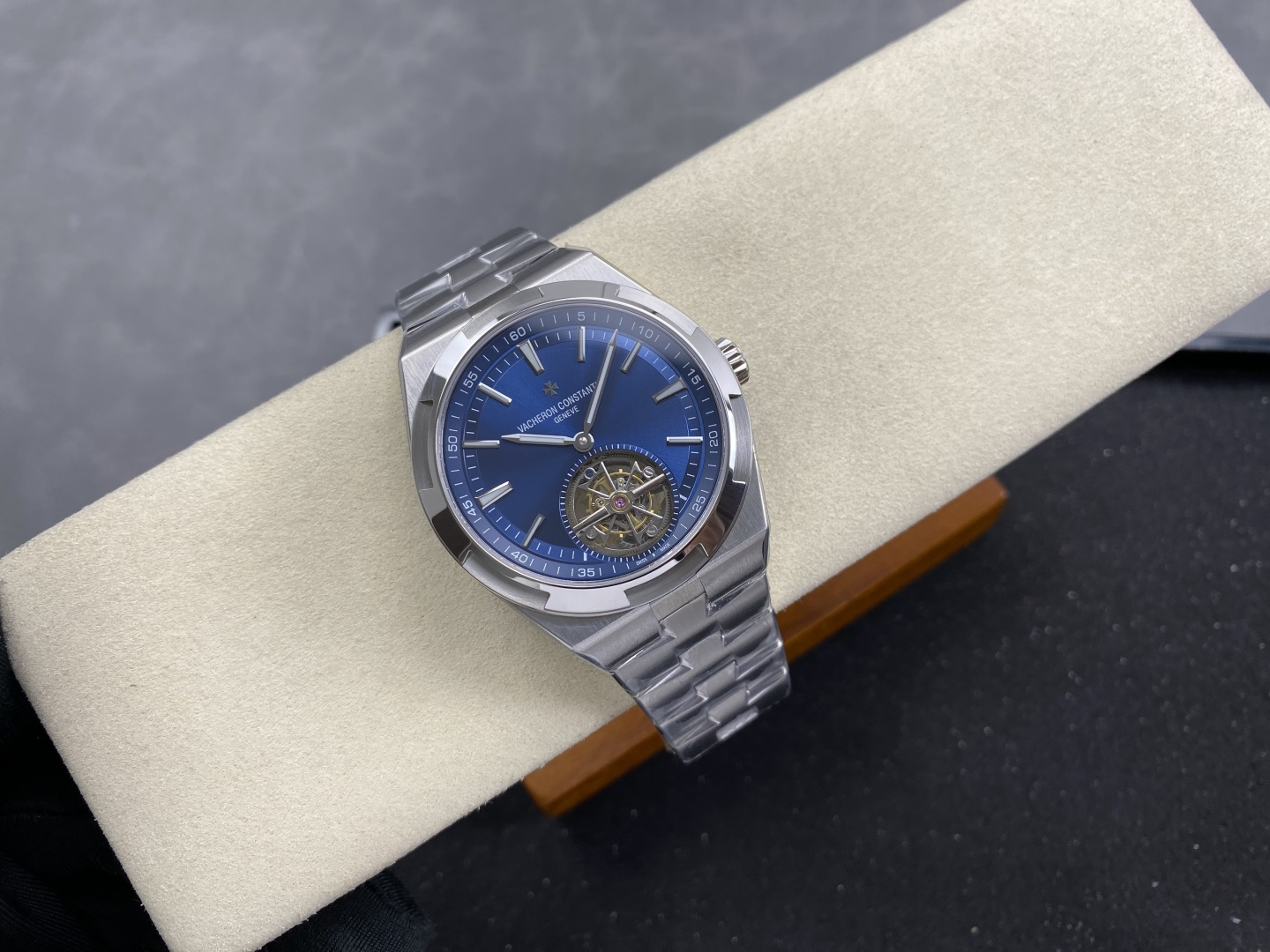 Vacheron Constantin Overseas Stainless steel Blue 42.5X13.5 mm Tourbillon Configuration B40662 1:1 Superclone - Image 2