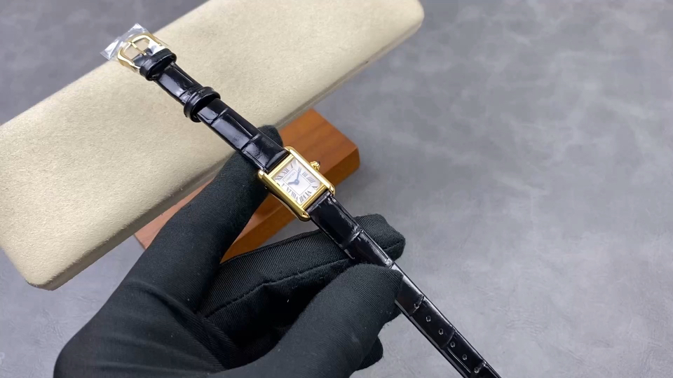 Cartier Tank Louis Cartier Yellow-gold tone Silver dial Black Leather strap 1:1 Superclone