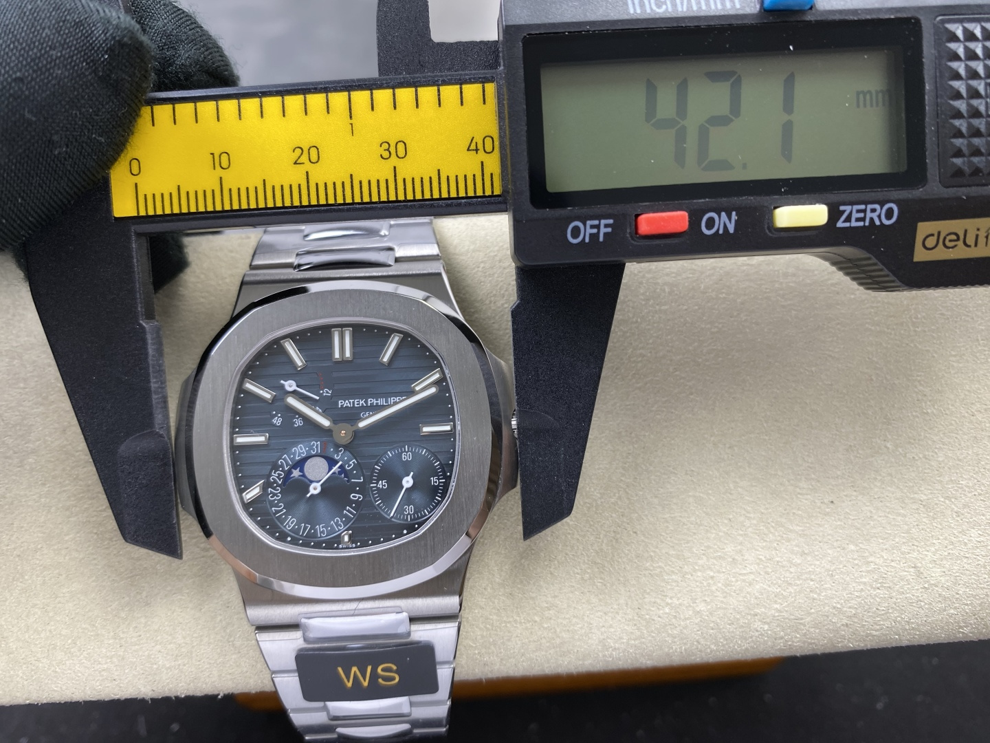 Patek Philippe Nautilus 5712 Rose-gold tone Gold dial 40 mm Moon phase WS Factory Configuration ACD19D 1:1 Superclone - Image 8