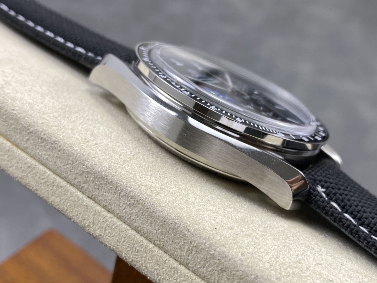 Omega Speedmaster Snoopy FA280F 1:1 Superclone - Image 5