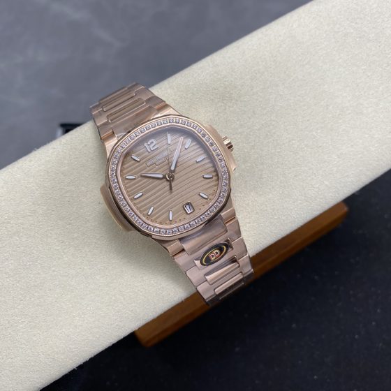 Patek Philippe Nautilus Date. Seconde Au Centre 7118/1200R-010 1:1 Superclone