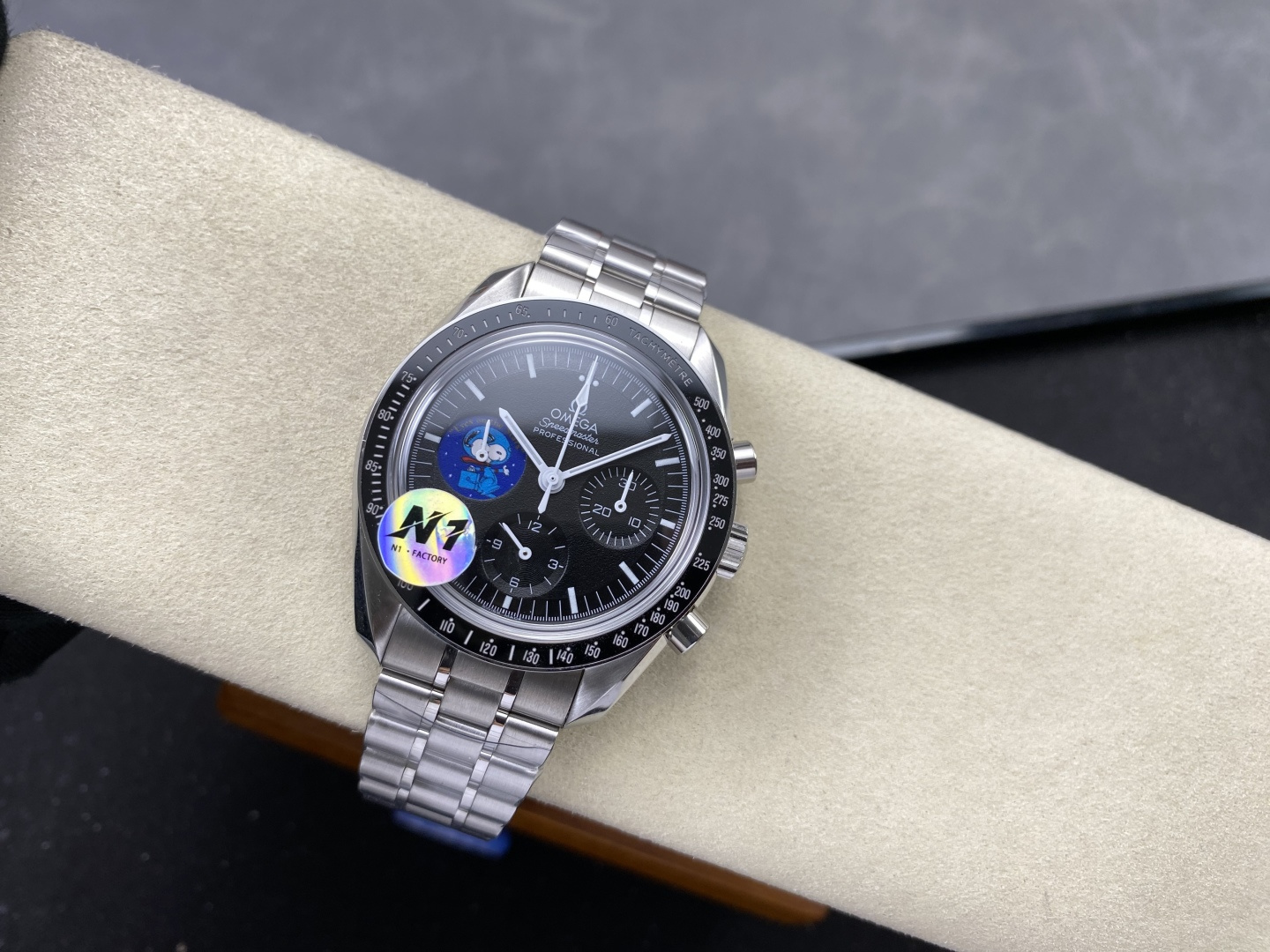 Omega Speedmaster Snoopy 834C69 1:1 Superclone - Image 2