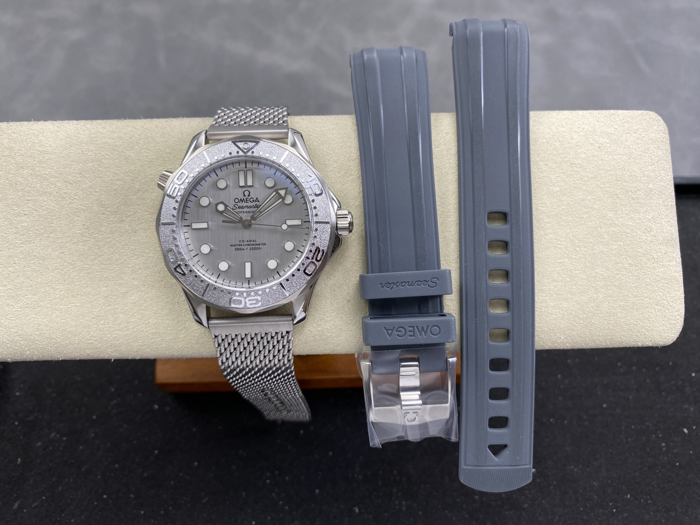 Omega Seamaster Diver 300M Stainless steel Black Configuration A7EC03 1:1 Superclone - Image 5