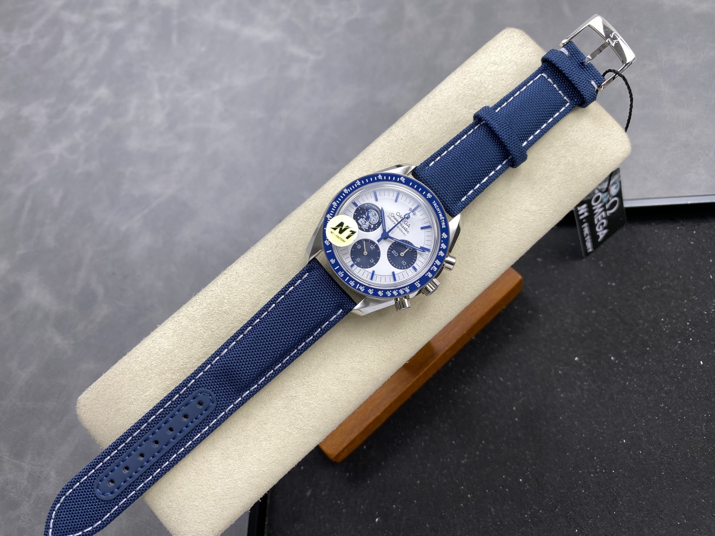 Omega Speedmaster Silver Snoopy Award 50th Anniversary 42 mm 310.32.42.50.02.001 1:1 Superclone - Image 4