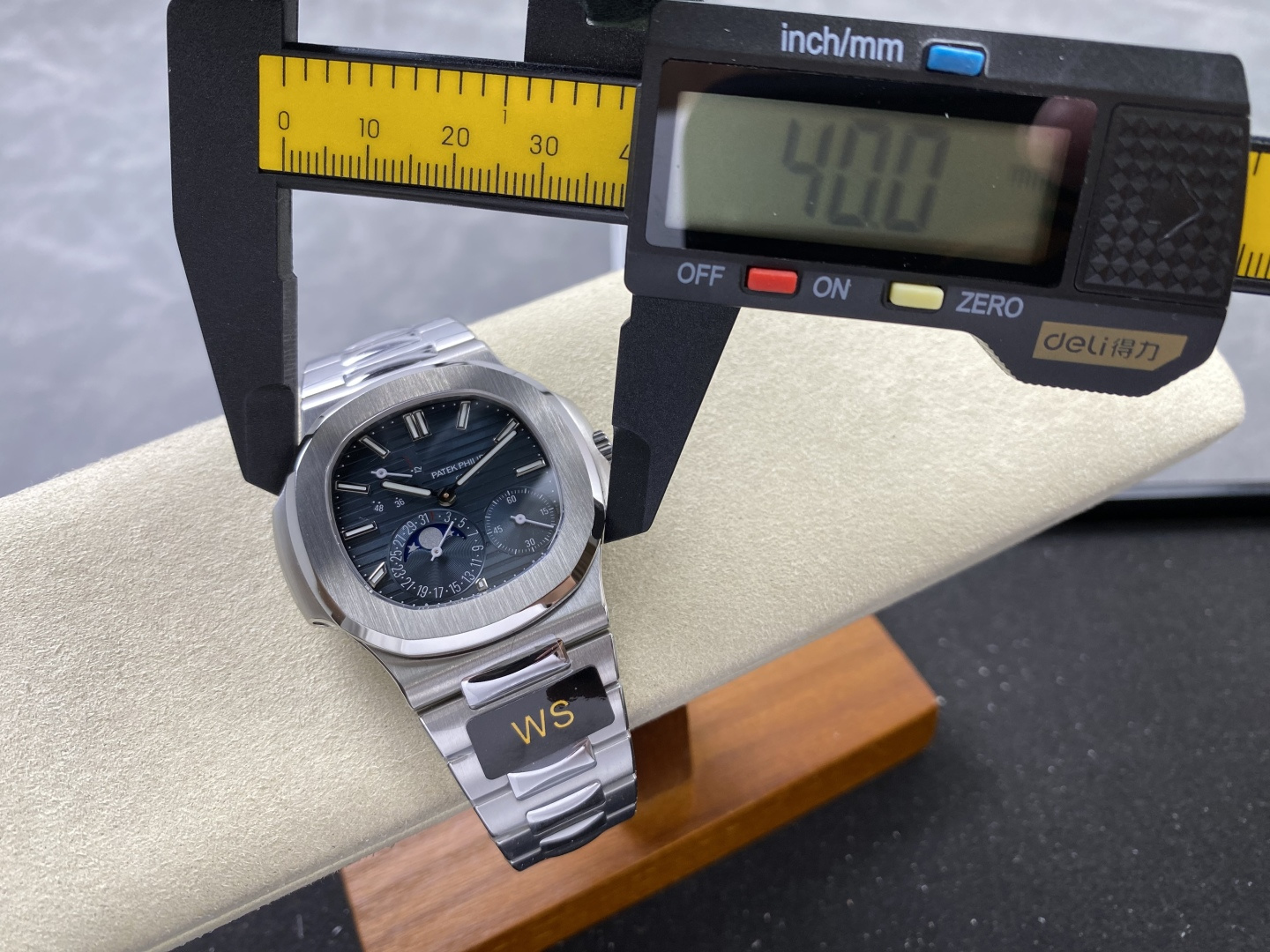 Patek Philippe Nautilus 5712 Rose-gold tone Gold dial 40 mm Moon phase WS Factory Configuration ACD19D 1:1 Superclone - Image 12