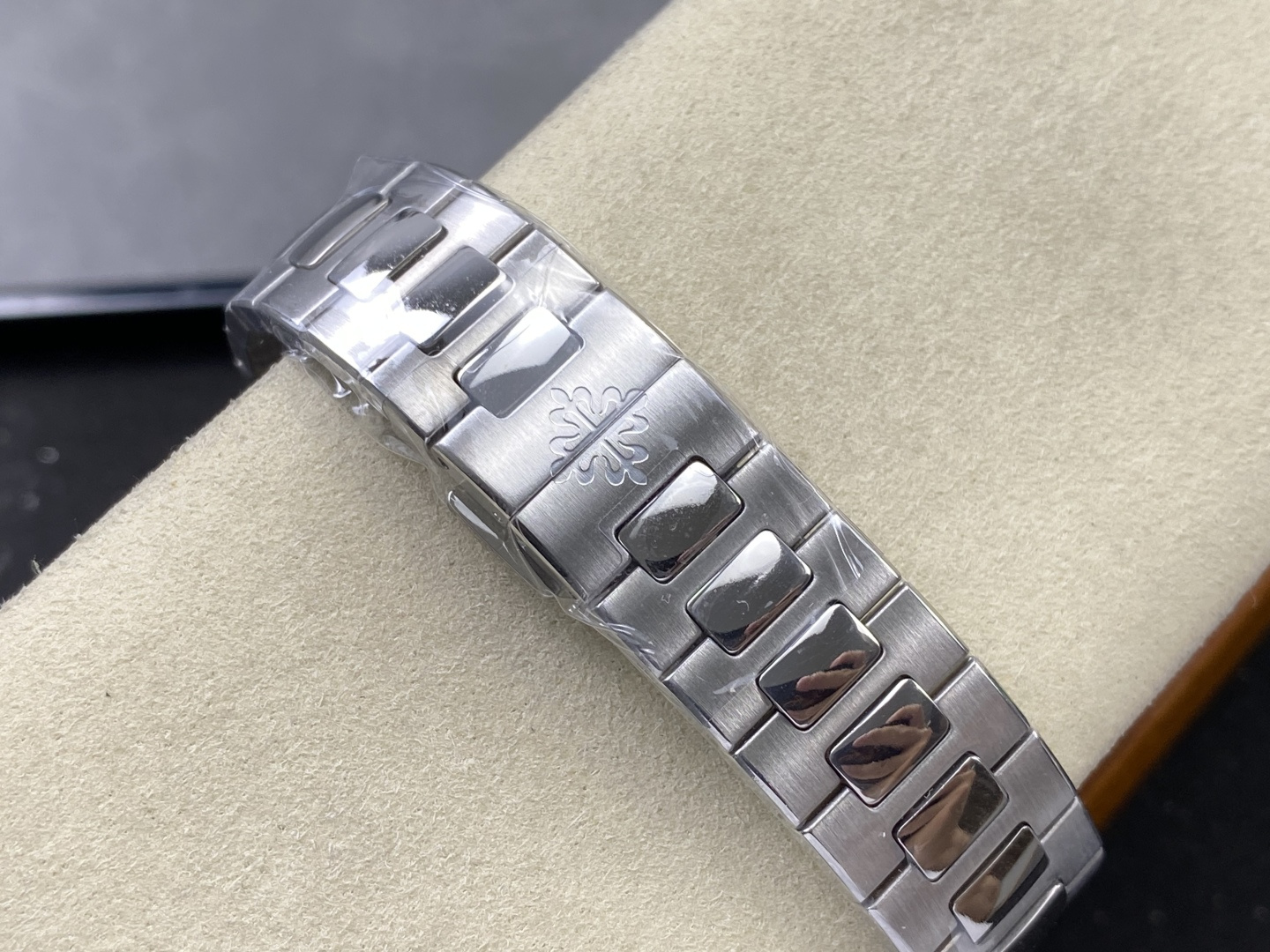 Patek Philippe Nautilus Quantième Annuel. Phases De Lune 5726/1A-014 1:1 Superclone - Image 10