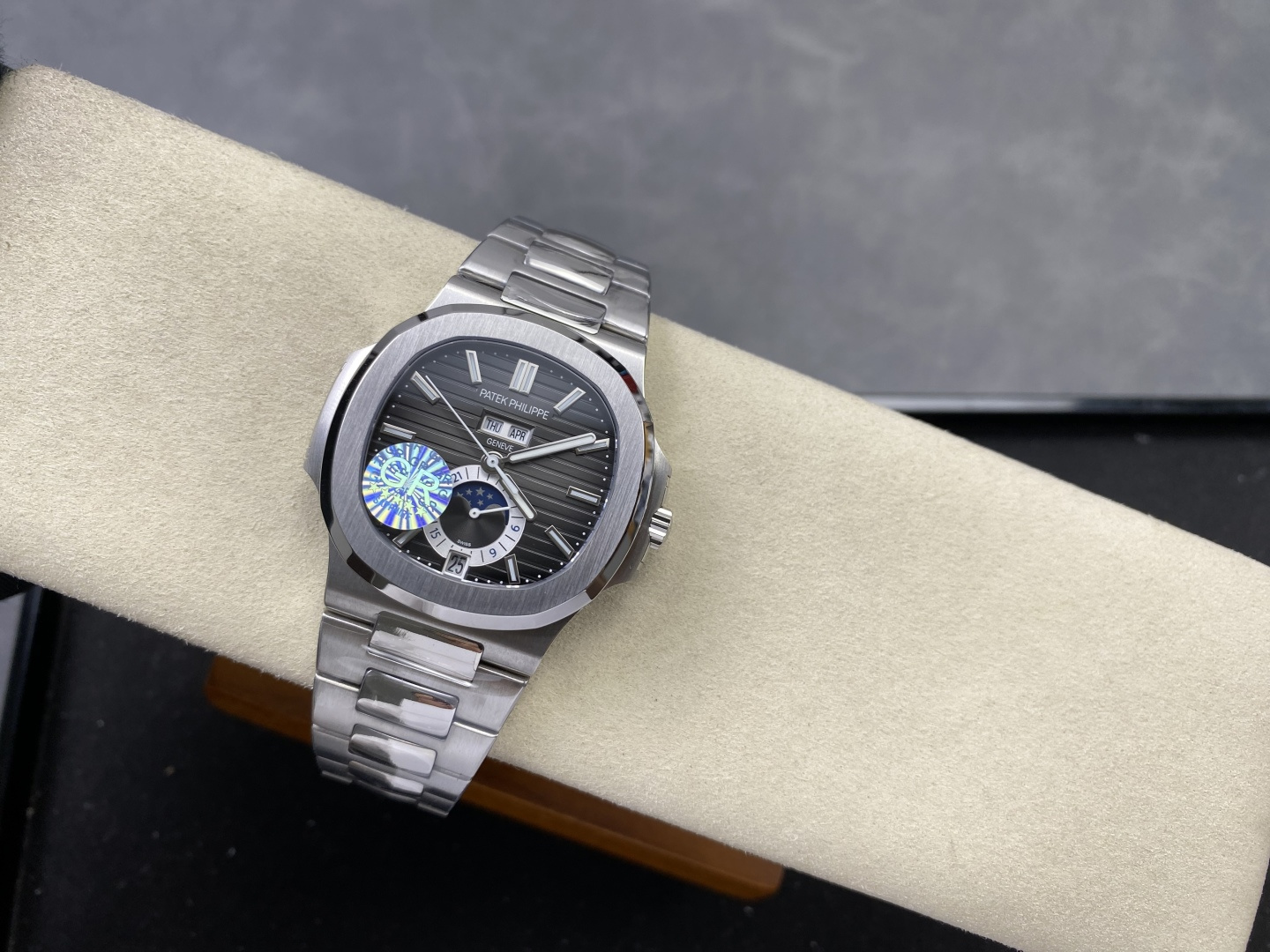 Patek Philippe Nautilus Quantième Annuel. Phases De Lune 5726/1A-014 1:1 Superclone - Image 3