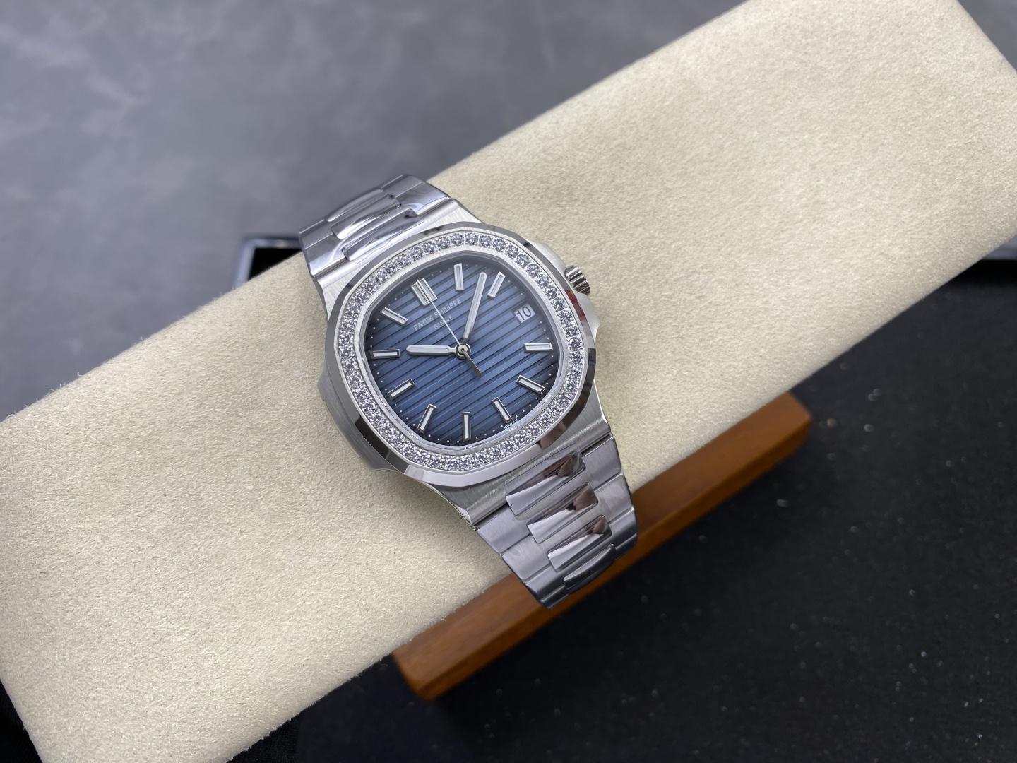 Patek Philippe Nautilus 5711 3K Factory Configuration 81E8AE 1:1 Superclone - Image 3