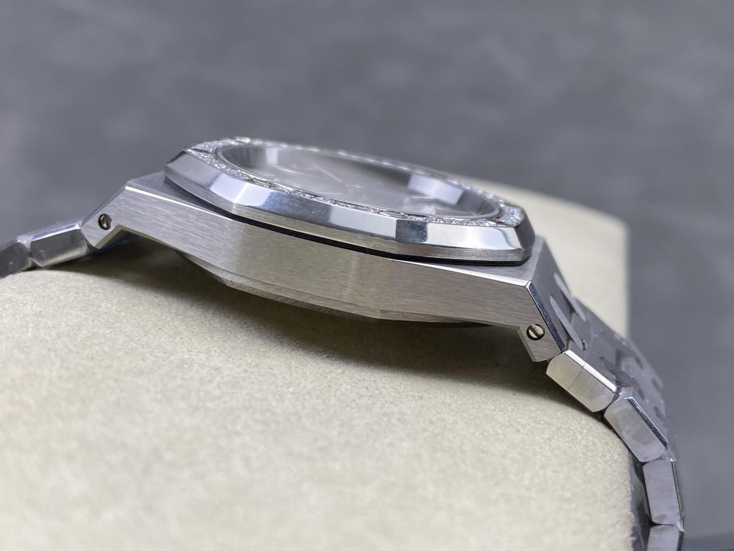 Audemars Piguet Royal Oak 15450 37 mm Configuration 6D807C 1:1 Superclone - Image 3