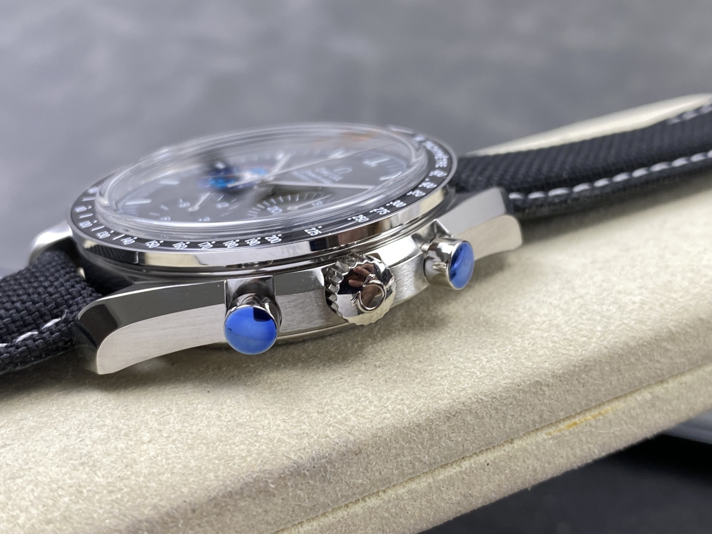 Omega Speedmaster Snoopy FA280F 1:1 Superclone - Image 2
