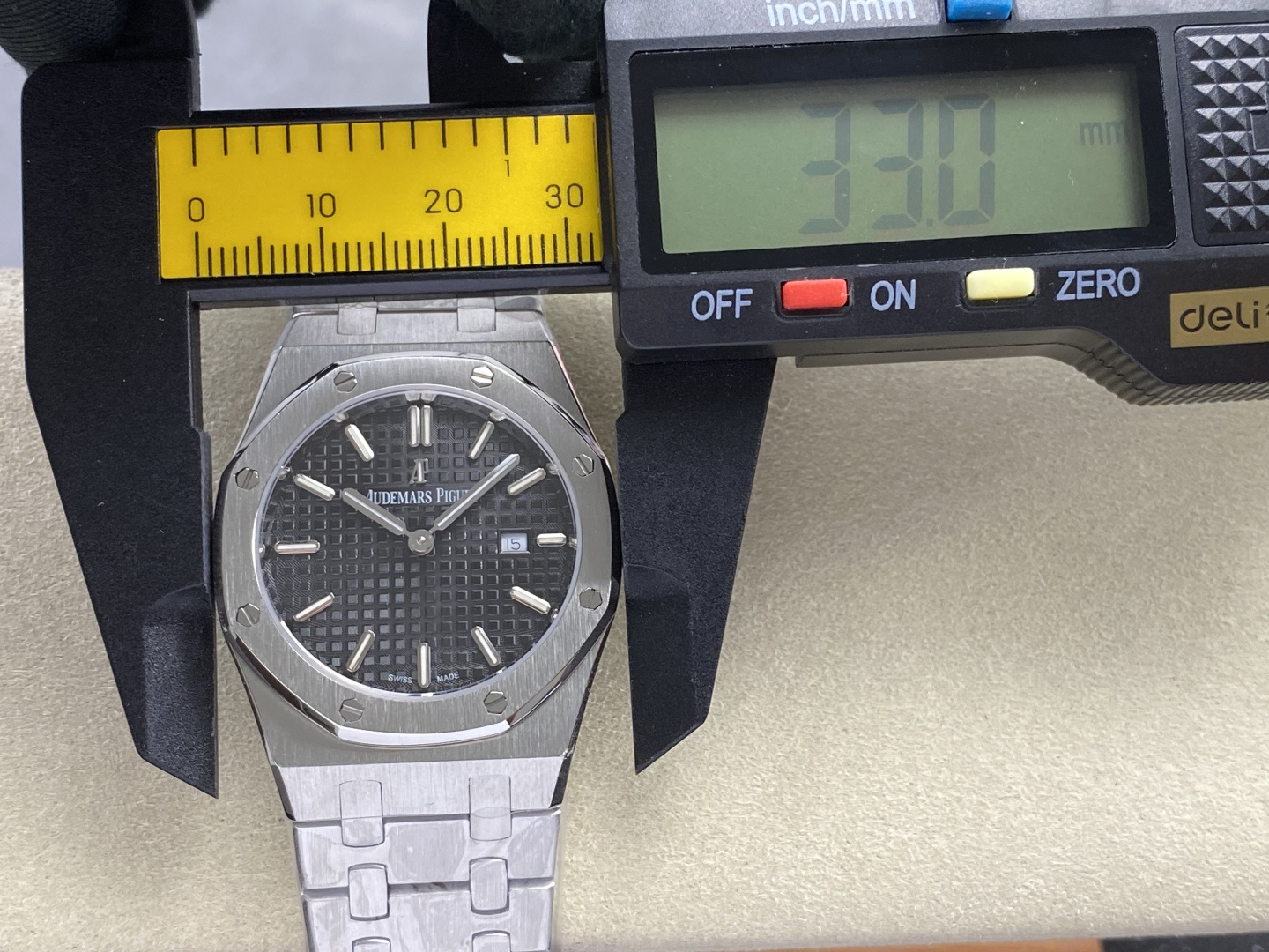 Audemars Piguet Royal Oak 67651OR 33 mm Date display Configuration 1B3F0C 1:1 Superclone - Image 11