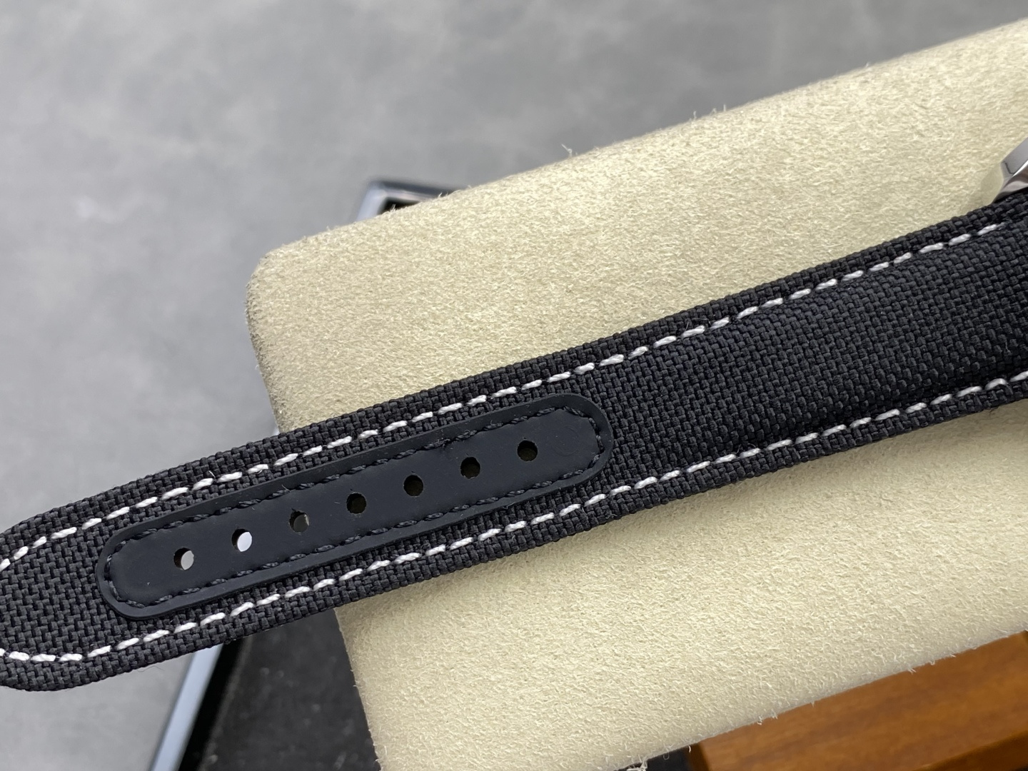 Omega Speedmaster Snoopy 260259 1:1 Superclone - Image 8